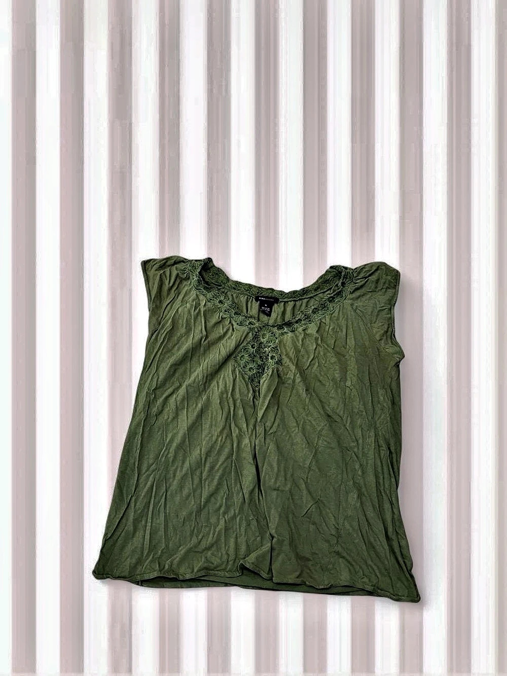 BCBGMaxAzira Embroidered Green Blouse Size Medium